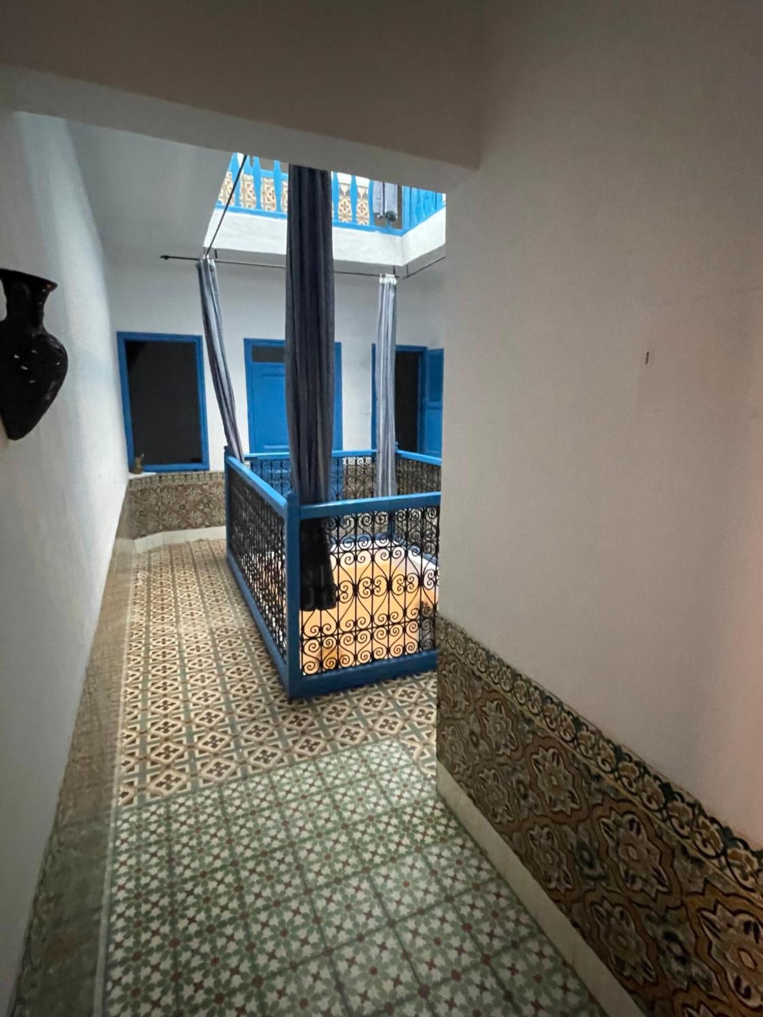 Blue Riad Safi Luaran gambar