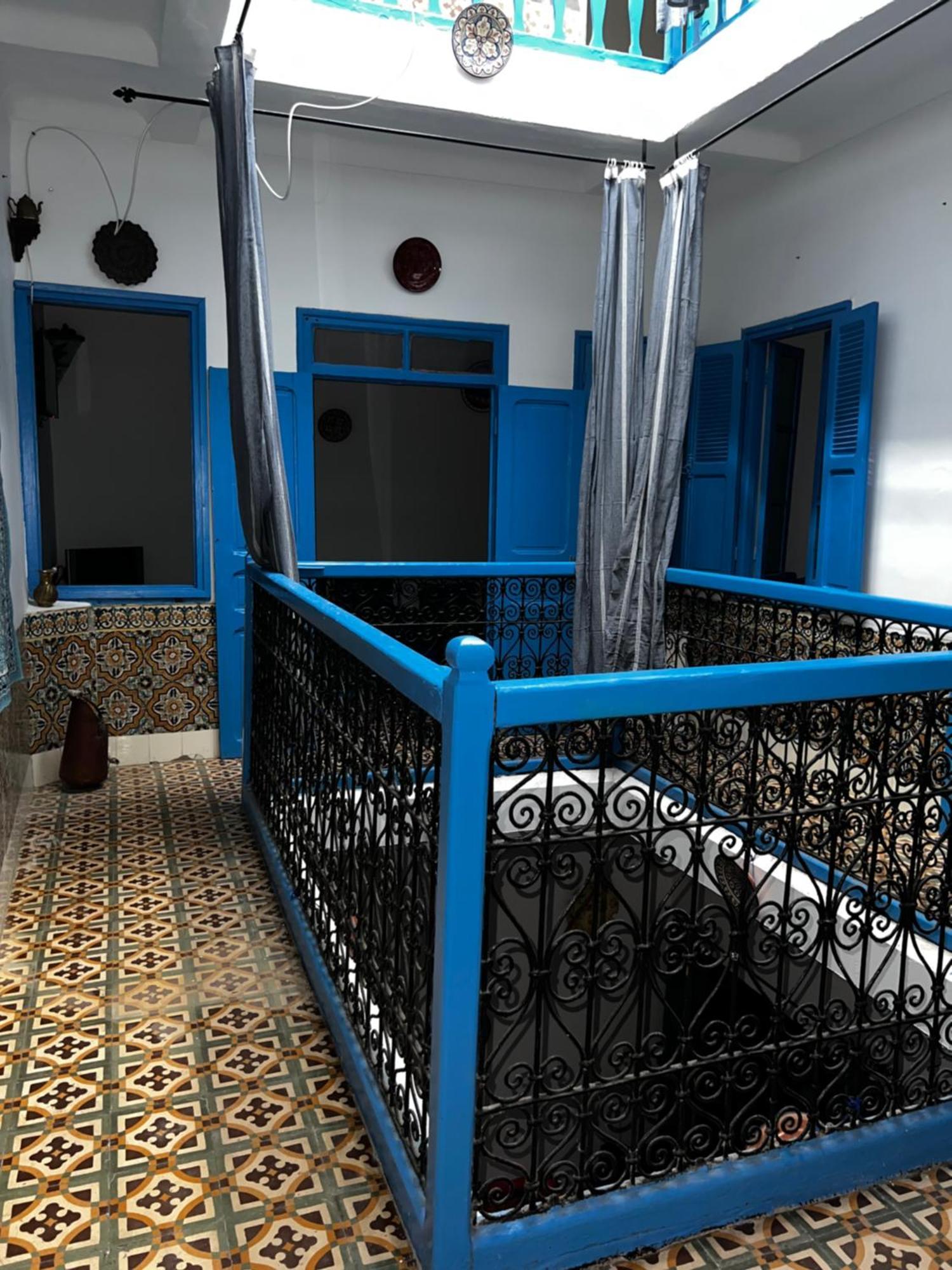 Blue Riad Safi Luaran gambar